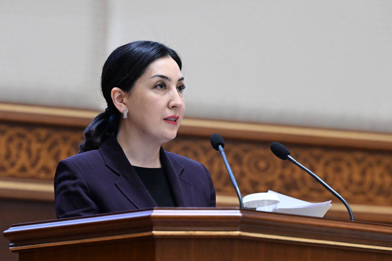 Oliy Majlis Senatining navbatdagi yalpi majlisida Bola huquqlari bo‘yicha vakilning bola huquqlari to‘g‘risidagi qonunchilikka davlat organlari tomonidan rioya etilishi haqidagi ma’ruzasidan lavhalar