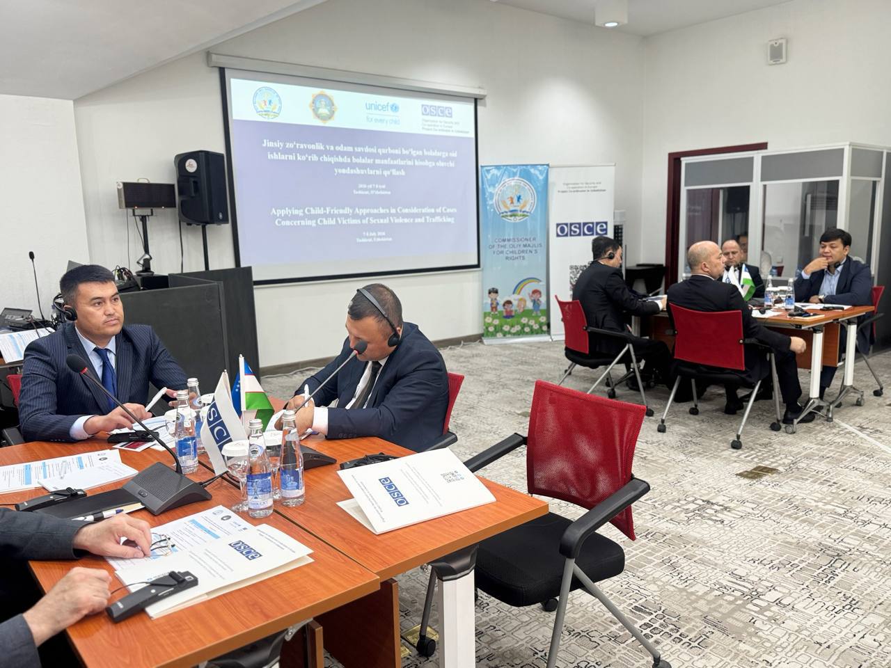 7-iyul kuni Bolalar ombudsmani hamda O‘zbekiston Respublikasi Oliy sudi tomonidan YXHT va YUNISEFning O‘zbekistondagi vakolatxonalari bilan hamkorlikda “Jinsiy zo‘ravonlik va odam savdosi qurboni bo‘lgan bolalarga oid jinoyat ishlarini sudda ko‘rib chiqishda bolalar manfaatlarini hisobga oluvchi yondashuvlarni qo‘llash” mavzusida sudyalar uchun tashkil etilgan amaliy seminardan lavhalar
