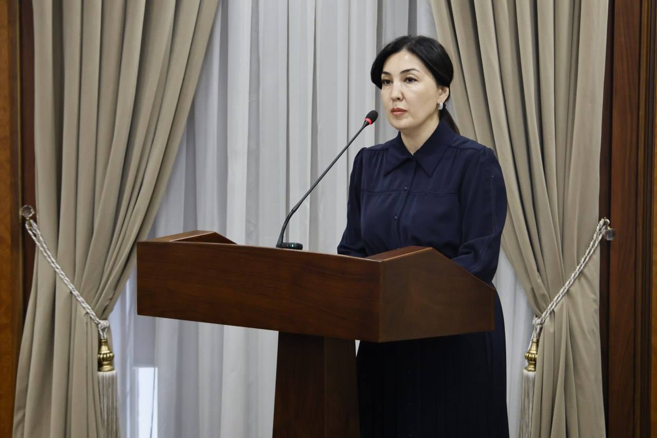 Oliy Majlis Senatining Sud-huquq masalalari va korrupsiyaga qarshi kurashish qo‘mitasi yig‘ilishida "O‘zbekiston Respublikasining ayrim qonun hujjatlariga qo‘shimcha va o‘zgartirishlar kiritish to‘g‘risida" gi foto lavhalar