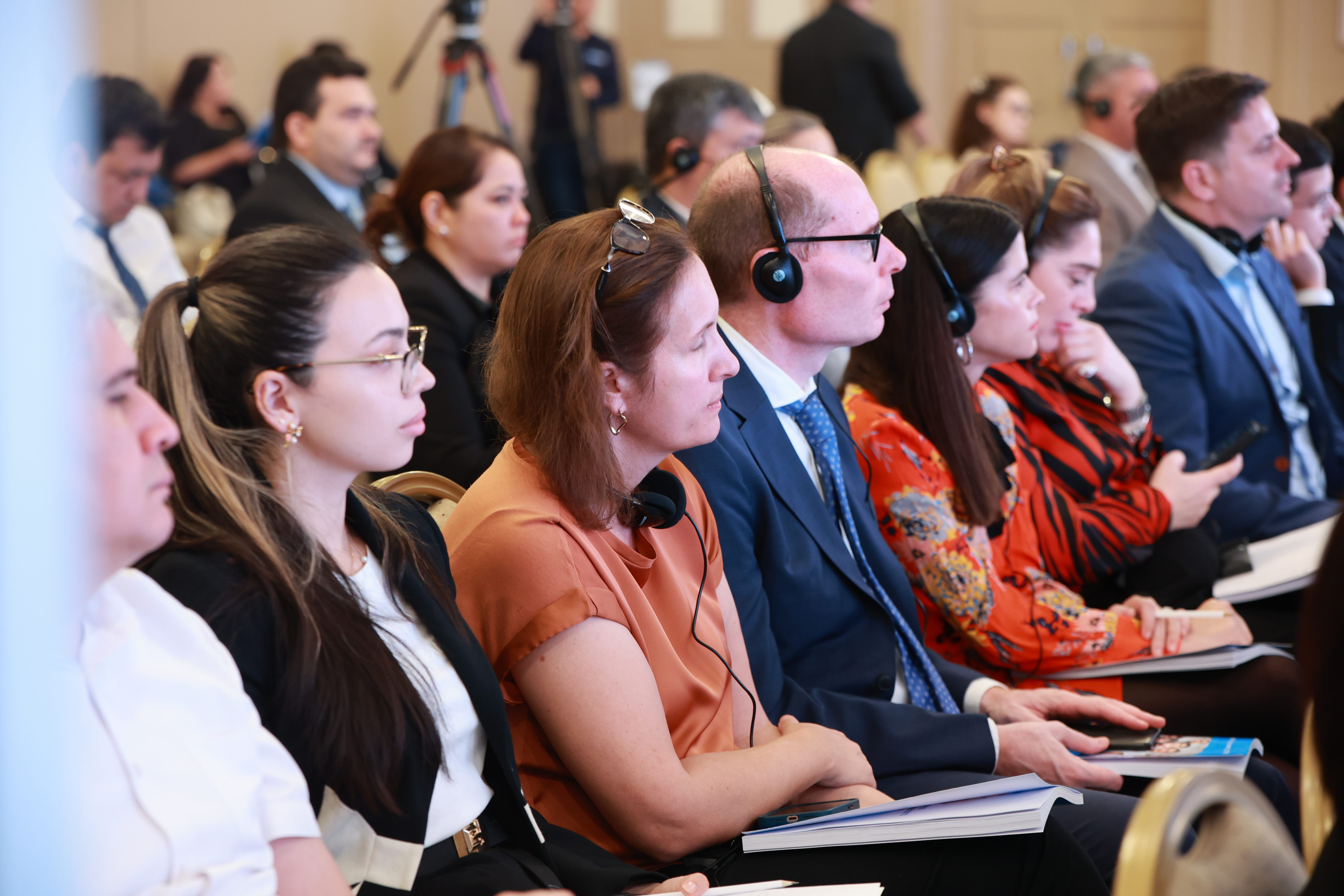 O'zbekistonda bolalar va o'smirlar vaziyatining tahlili bo’yicha o'tkazilgan hisobot taqdimotidan fotolavha