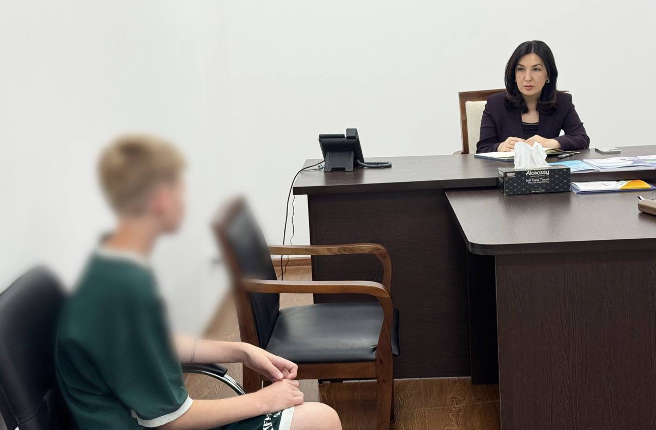 Bolalar ombudsmanining iyul oyi davomida bola huquqlari buzilayotganligi to'g'risida shikoyat bilan kelgan fuqarolar bilan o'tkazgan shaxsiy qabulidan fotolavhalar